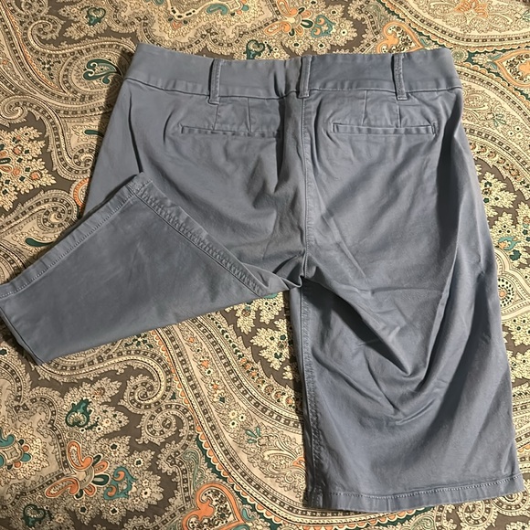 Loft Bermuda roll short size 6. Light blue. 11.5 inch inseam - Picture 3 of 3